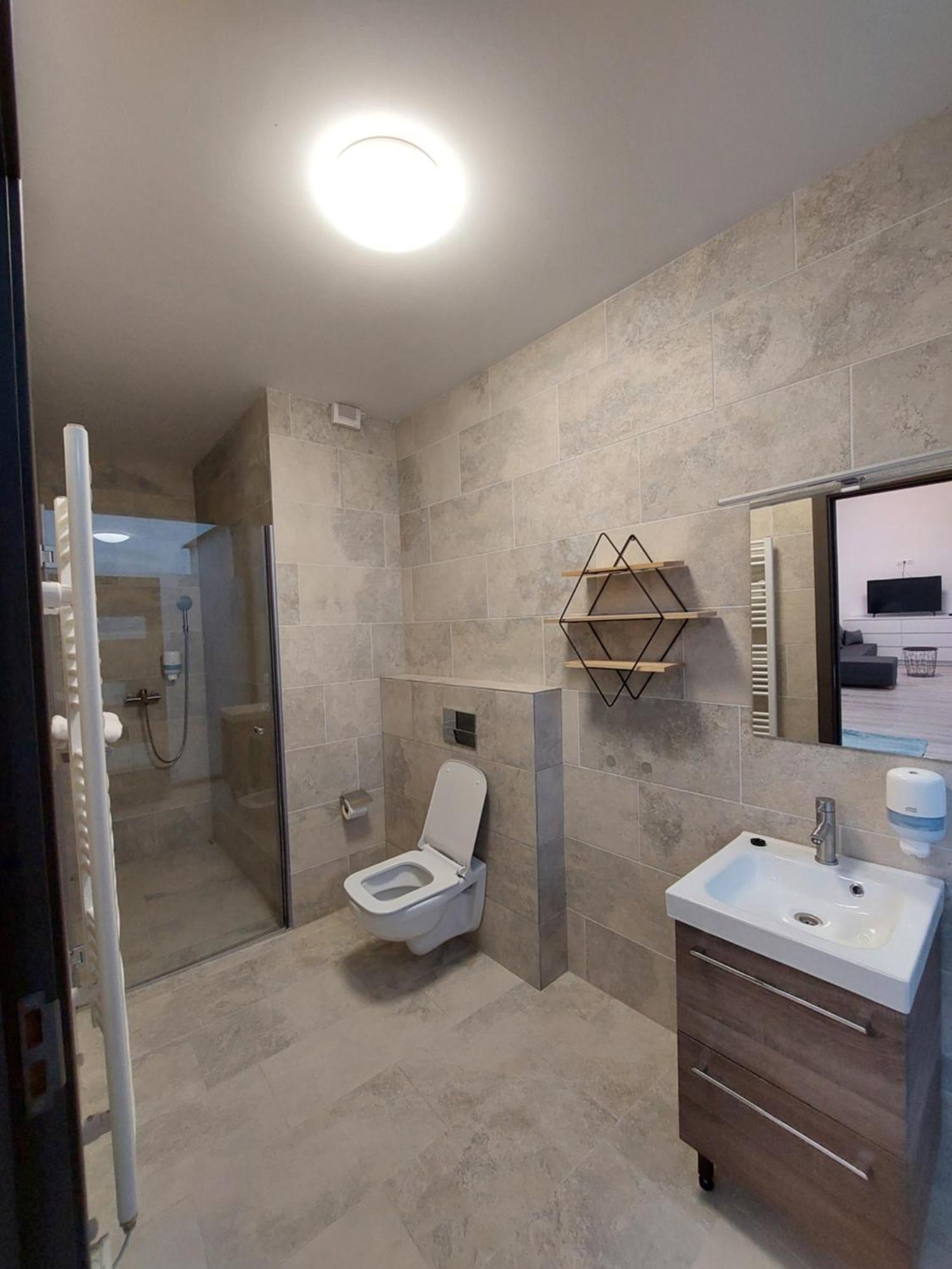 Nomi Ultracentral Apartments Târgu-Mureş Δωμάτιο φωτογραφία